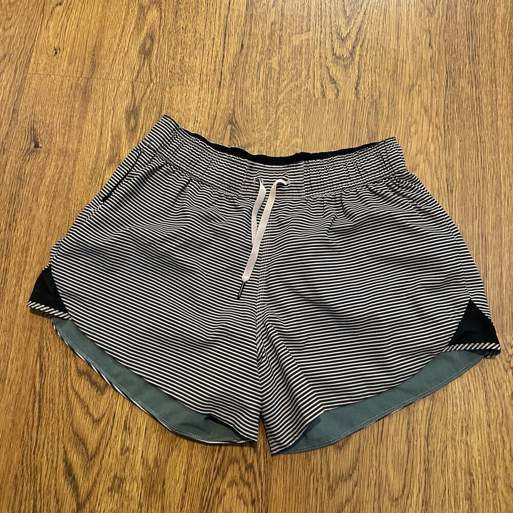 Lululemon reversible sports running striped solid elastic waist size 8 flaws